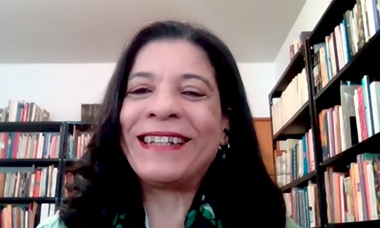 Gênese Andrade revisita 'Pau Brasil' no centenário da obra de Oswald de Andrade