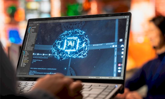 Universidade do Livro lança curso pioneiro sobre técnicas de prompt para IA generativa